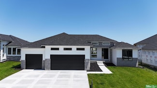 5425 N 212th St, Elkhorn, NE 68022