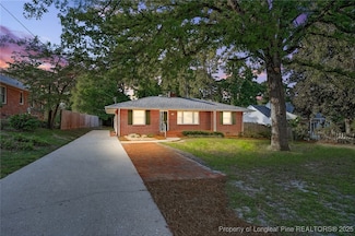 521 Vista Dr, Fayetteville, NC 28305