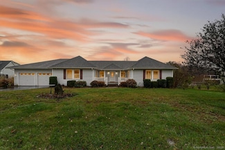 147 N Wawecus Hill Rd, Norwich, CT 06360