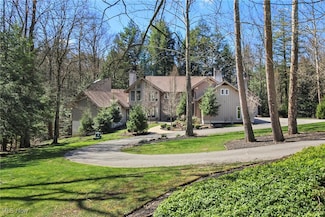 117 Partridge Ln, Chagrin Falls, OH 44022