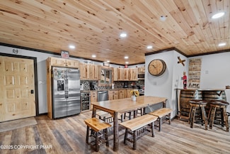 152 Cross Country Ln, Tannersville, PA 18372