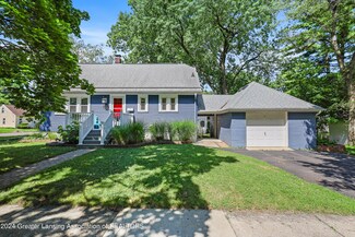 3516 Parkway Dr, Lansing, MI 48910