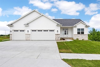 7500 Country Ridge Dr NW, Palo, IA 52324