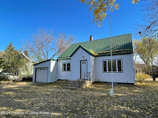 116 5th St NE, Belfield, ND 58622