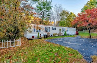 85 Princeton St, Newmarket, NH 03857