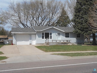4105 S Holbrook Ave, Sioux Falls, SD 57106