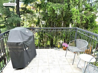 210 7th St Unit 3, Brooklyn, NY 11215