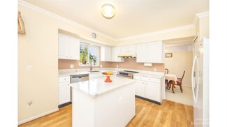 2389 Timbercrest Ct, Ann Arbor, MI 48105