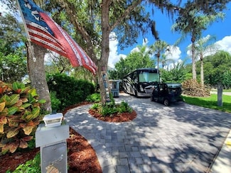 120 Stallion Ln, River Ranch, FL 33867