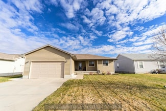 215 Buffalo Grass St, Grand Island, NE 68803