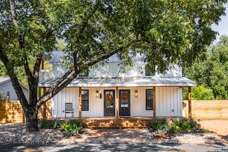 212 W Peach St, Fredericksburg, TX 78624