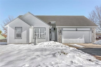 913 W 8th St, Edgerton, KS 66021