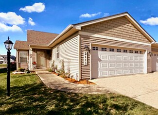 2111 S Stonebrooke Ct, Urbana, IL 61802
