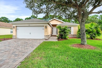 446 Lexington Ave SW, Vero Beach, FL 32962