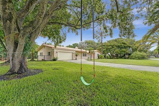 10925 SW 40th Ct, Davie, FL 33328