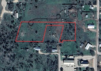 225 N Third St, Harper, TX 78631