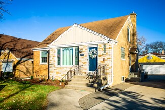 2453 S 3rd Ave, Riverside, IL 60546