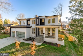 6935 Southridge Dr, McLean, VA 22101