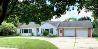 6201 S Main St, Clarkston, MI 48346