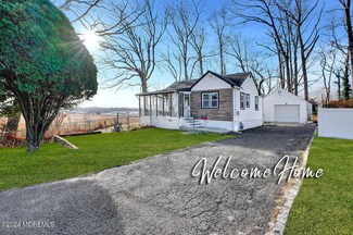 471 Beverly Dr, Keyport, NJ 07735
