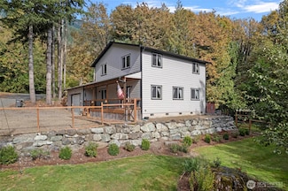 10871 Alfred St, Rockport, WA 98283