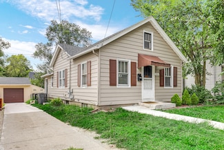 516 Brook St, Elgin, IL 60120
