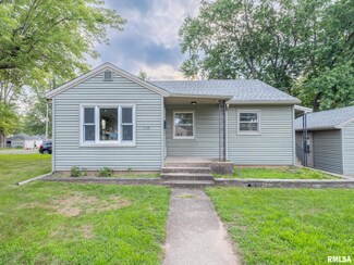 1403 Summer St, Pekin, IL 61554