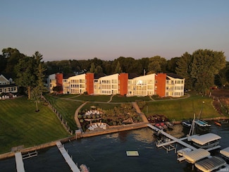 10660 N Southshore Dr Unit D1, Syracuse, IN 46567