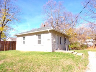 1431 E Fairoaks Ave, Peoria, IL 61603