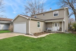 7 Woodmar Ct, Streamwood, IL 60107