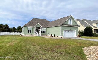 208 Royal Oaks Ct, Cedar Point, NC 28584