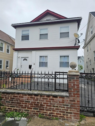 215 S 1st Ave, Mount Vernon, NY 10550