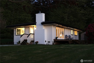 4182 Scatchet View Dr, Clinton, WA 98236