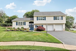 6 Kipp Ct, Wayne, NJ 07470