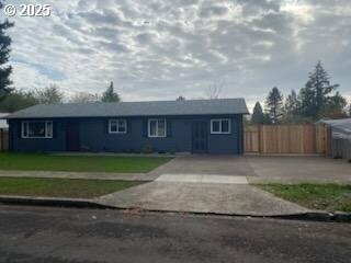 708 E Pinehurst Dr, Newberg, OR 97132