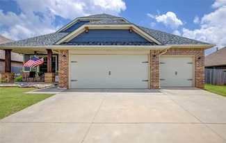1420 Sonoma Lakes Blvd, Moore, OK 73160