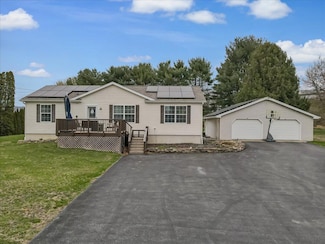 3954 Cedar Dr, Walnutport, PA 18088