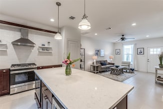 118 Sylvester Rd, Houston, TX 77009