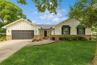 4516 74th St, Urbandale, IA 50322