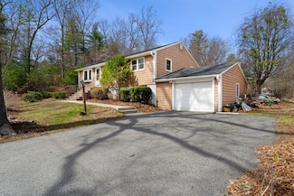 83 Thurlow St, Georgetown, MA 01833