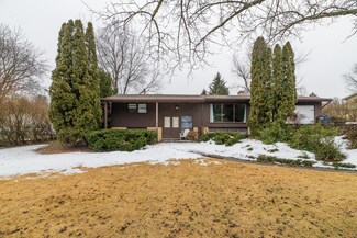 611 Ridge Rd, Paw Paw, MI 49079