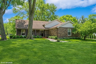 235 Stratford Ln, Inverness, IL 60010
