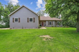1467 Timber Ln, Camargo, IL 61919