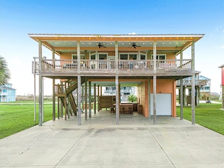 4409 Whaler Ln, Port Bolivar, TX 77650