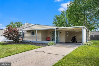 29 Gamewood Rd, Levittown, PA 19057