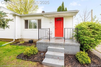 137 W Sheffield Ave, Pontiac, MI 48340