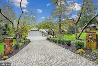 607 Deerfield Pond Ct, Great Falls, VA 22066