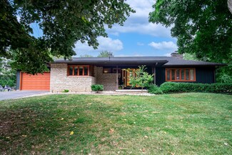 2851 Canterbury Ln, Columbus, OH 43221