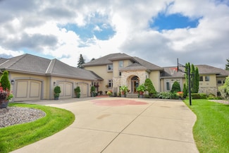 N33W33201 Maplewood Rd, Nashotah, WI 53058