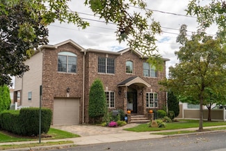 690 2nd St, Secaucus, NJ 07094